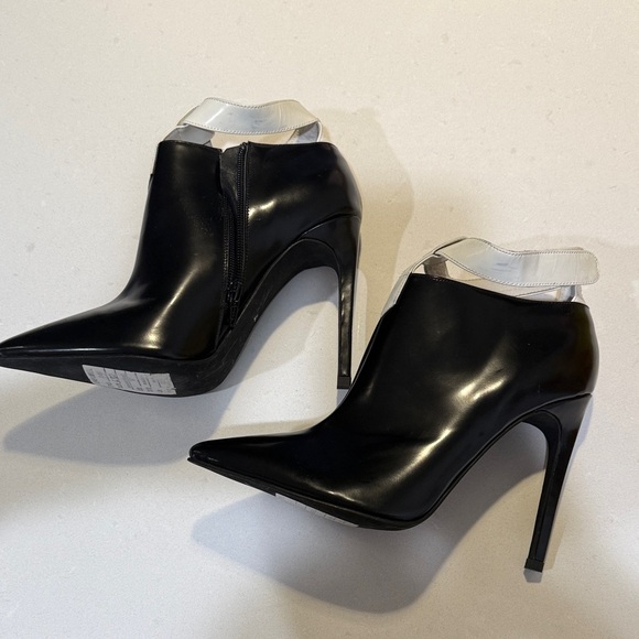 Vintage Jeffrey Campbell Deka Black and White Heels - Picture 4 of 4